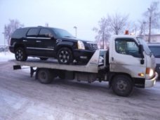 Эвакуация черного джипа на фото