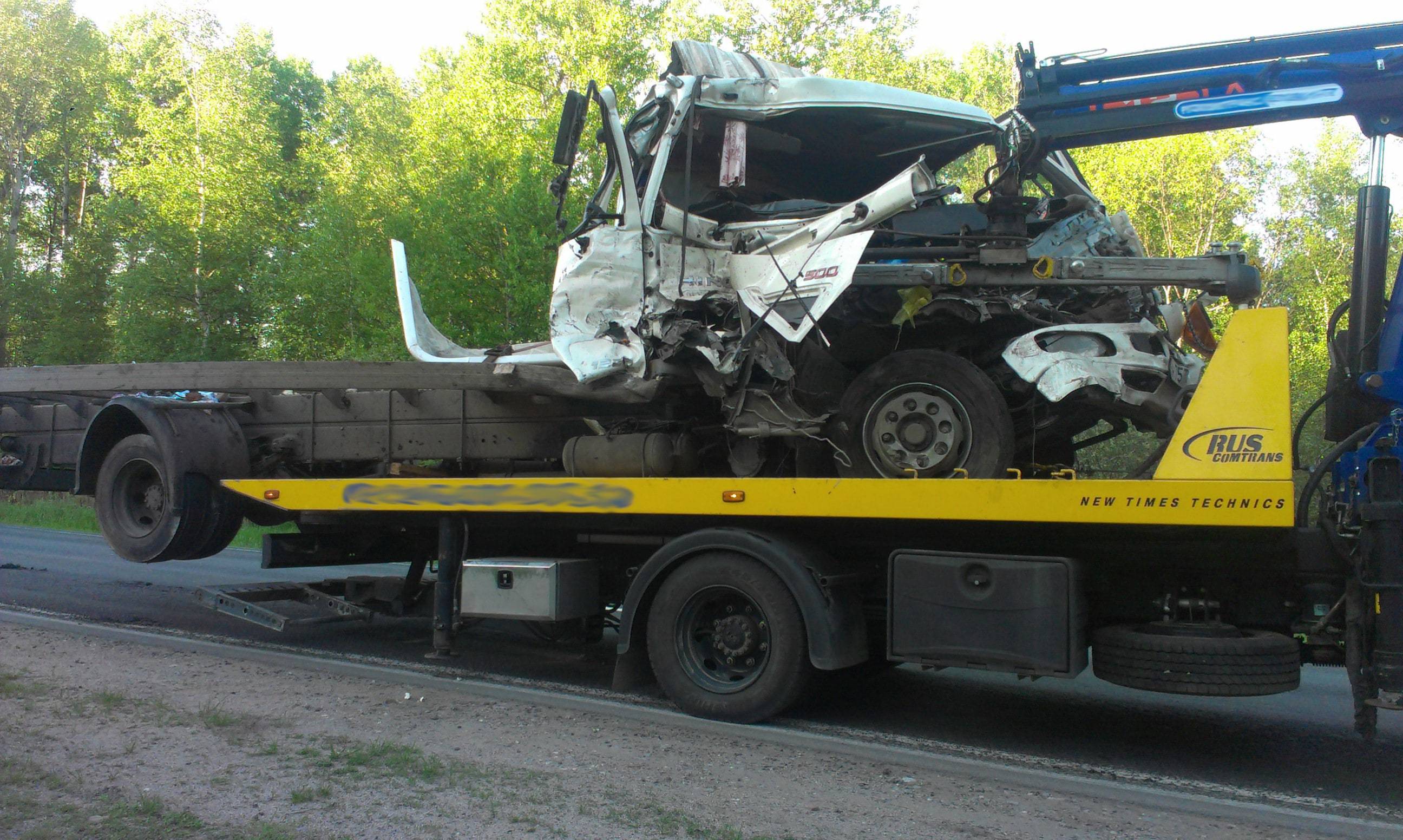 Фото перевозки грузовика на платформе эвакуатора