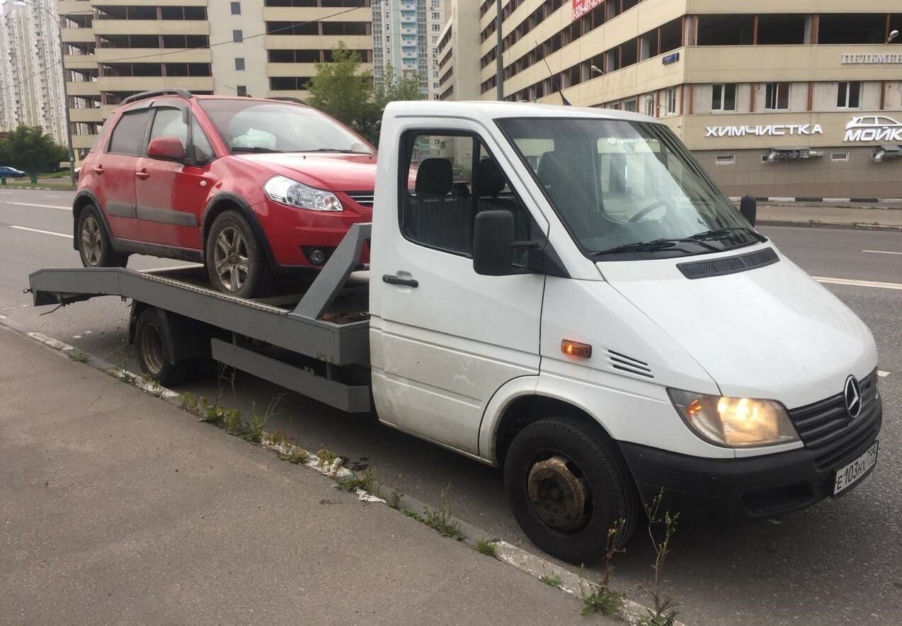 Фото эвакуации малолитражного автомобиля компанией Эвакуатор Профи