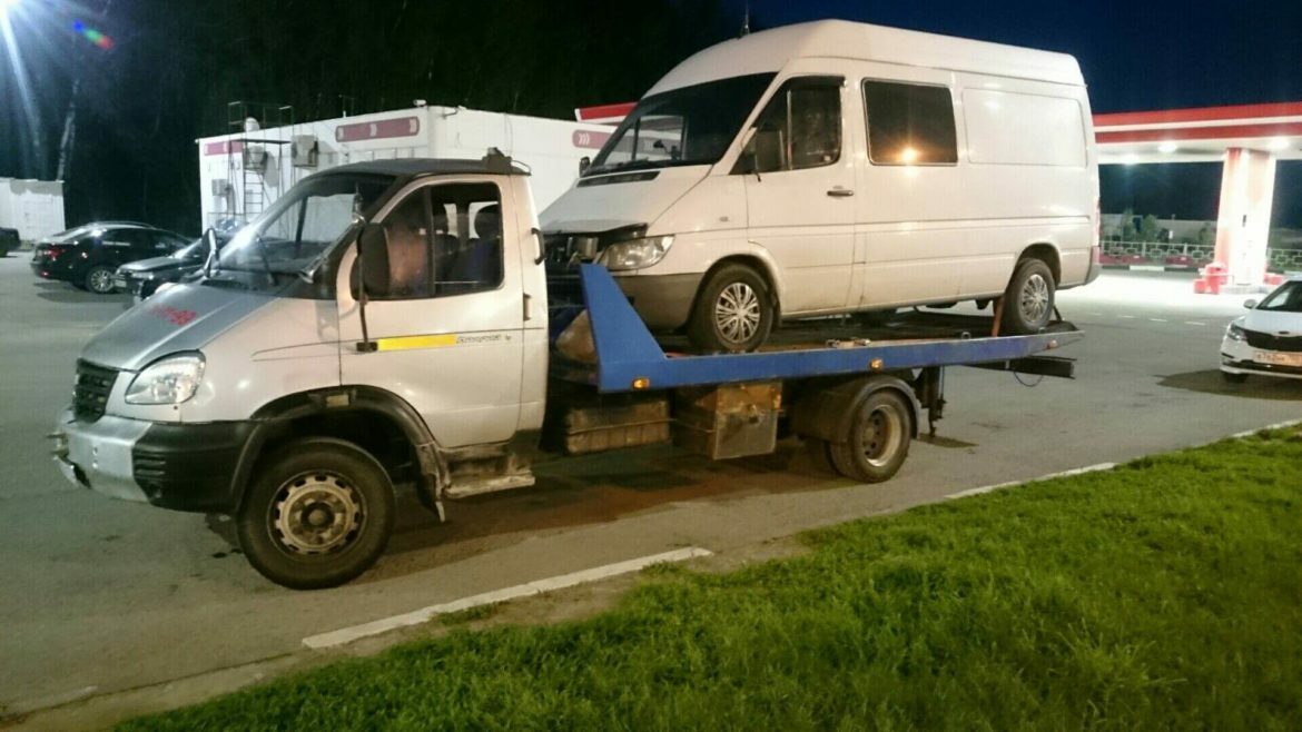 Фото процесса эвакуации коммерческого транспорта