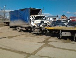 Фото погрузки грузовика после дтп на эвакуатор